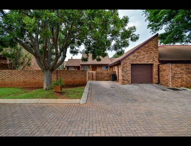 2 BEDROOM TOWNHOUSE FOR SALE IN SINOVILLE